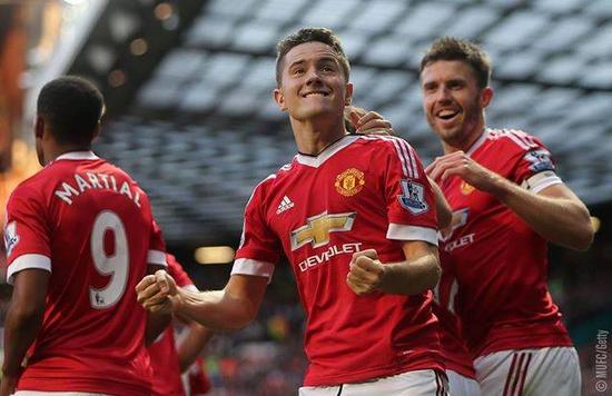 还是球场外 还是球场外